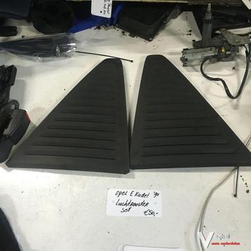Opel E Kadet 1.4 1990  Luchtrooster Links en Rechts set  beschikbaar voor biedingen