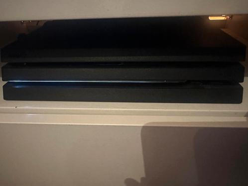 PS4 Pro 1TB met 6 spellen, 2 controllers en lader etc, Spelcomputers en Games, Spelcomputers | Sony PlayStation 4, Zo goed als nieuw