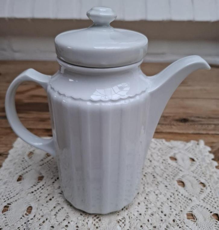 Vintage smal wit porseleinen koffiepotje Seltmann Weiden, Huis en Inrichting, Keuken | Servies, Zo goed als nieuw, Overige typen