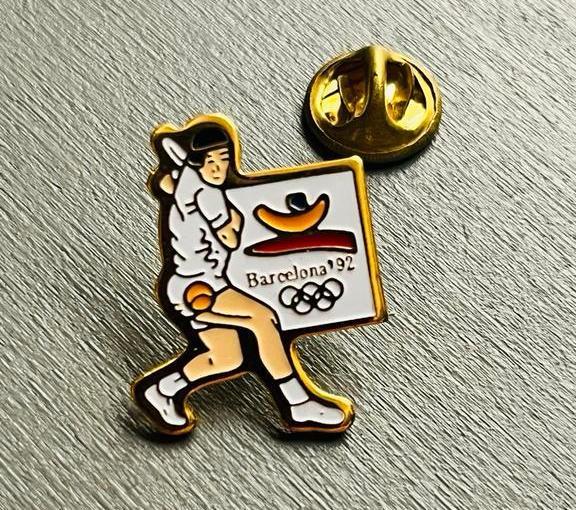 Barcelona '92 Olympische Spelen Softbal Pin, Verzamelen, Speldjes, Pins en Buttons, Gebruikt, Speldje of Pin, Sport, Ophalen of Verzenden