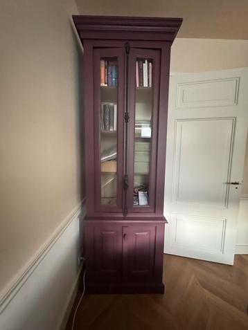 Prachtige hoge bordeauxrode vitrinekast – 245x82x40 beschikbaar voor biedingen