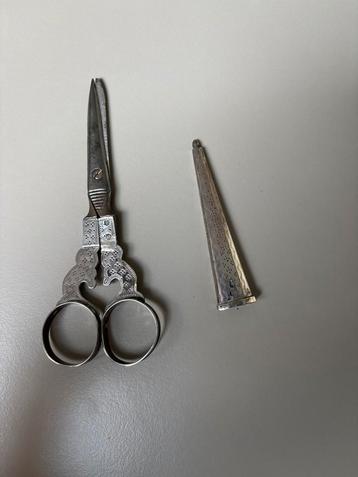 Antieke Hollands Zilveren Schaar met Schede beschikbaar voor biedingen