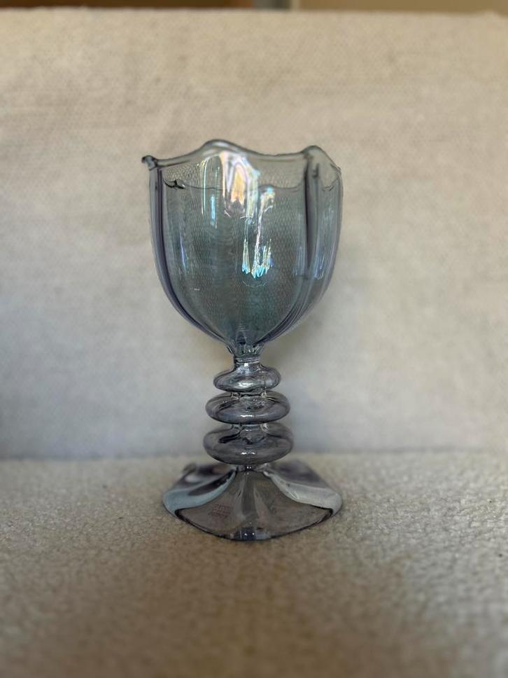 Des Pots mondgeblazen kelk, unieke blauw, paarse kleur, Verzamelen, Glas en Borrelglaasjes, Zo goed als nieuw, Overige typen, Ophalen of Verzenden
