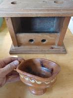 Antieke houten voetenstoof met aardewerk pot, Verzenden