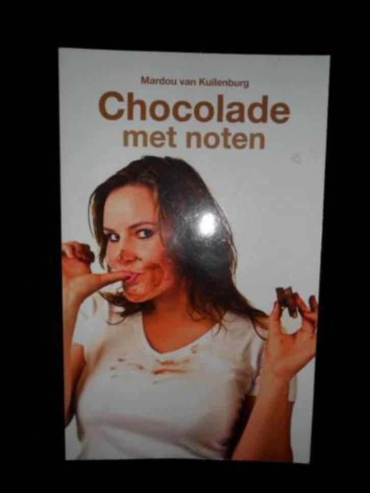 Chocolade met noten : Mardou van Kuilenburg, Boeken, Essays, Columns en Interviews, Nieuw, Ophalen of Verzenden