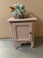 Brocante nachtkastje / kastje, Studio Larilo, Minder dan 45 cm, Zo goed als nieuw, Hout