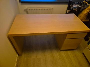 Ikea bureau  beschikbaar voor biedingen