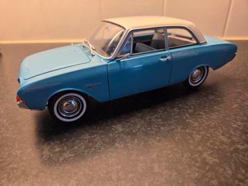 Ford Taunus 17m revell 1:18 beschikbaar voor biedingen