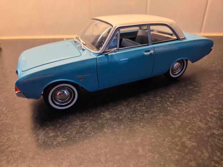 Ford Taunus 17m revell 1:18, Hobby en Vrije tijd, Modelauto's | 1:18, Zo goed als nieuw, Auto, Revell, Ophalen of Verzenden