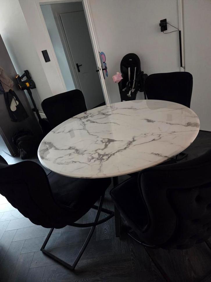 Marmeren eettafel + 4 velvet stoelen (zo goed als nieuw), Huis en Inrichting, Tafels | Eettafels, Ophalen