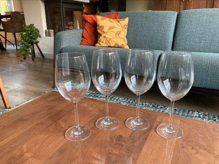 4 wijnglazen Leonardo 24cm, Huis en Inrichting, Keuken | Servies, Zo goed als nieuw, Glas of Glazen, Overige stijlen, Glas, Ophalen of Verzenden