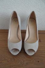 Guess suède ecru pump maat 37, Pumps, Guess, Beige, Ophalen of Verzenden