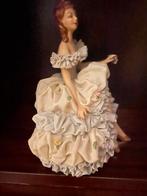 Napolitaans porselein, dame in baljapon, Ophalen