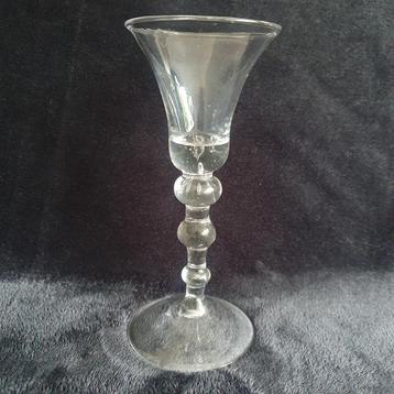 Antiek glas in zeer goede staat - 18 cm hoog  beschikbaar voor biedingen