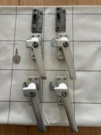 4 AXA raamsluitingen rechts met slot, Doe-het-zelf en Verbouw, Hang- en Sluitwerk, Ophalen of Verzenden, Zo goed als nieuw, Overige materialen