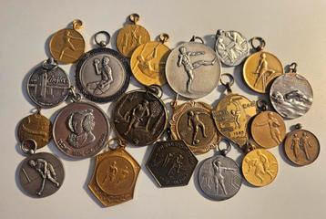 Lot van 21 sport penningen beschikbaar voor biedingen