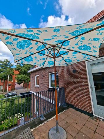 Prachtig Parasol met voet en hoes beschikbaar voor biedingen
