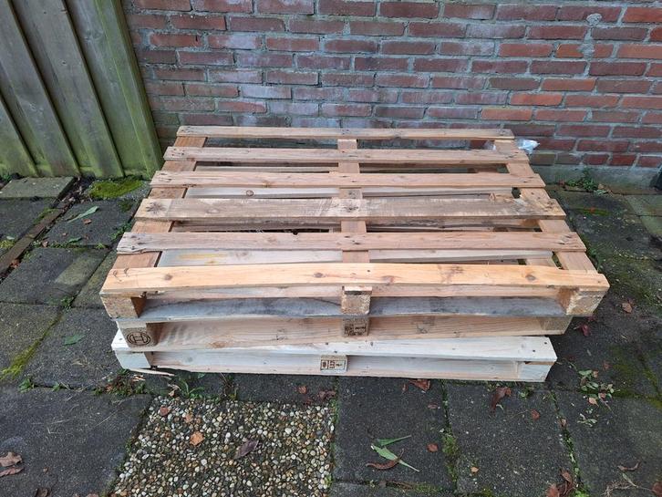 Gratis af te halen: 3 pallets in Leiderdorp, Tuin en Terras, Palen, Balken en Planken, Gebruikt, Palen, Minder dan 180 cm, Hardhout