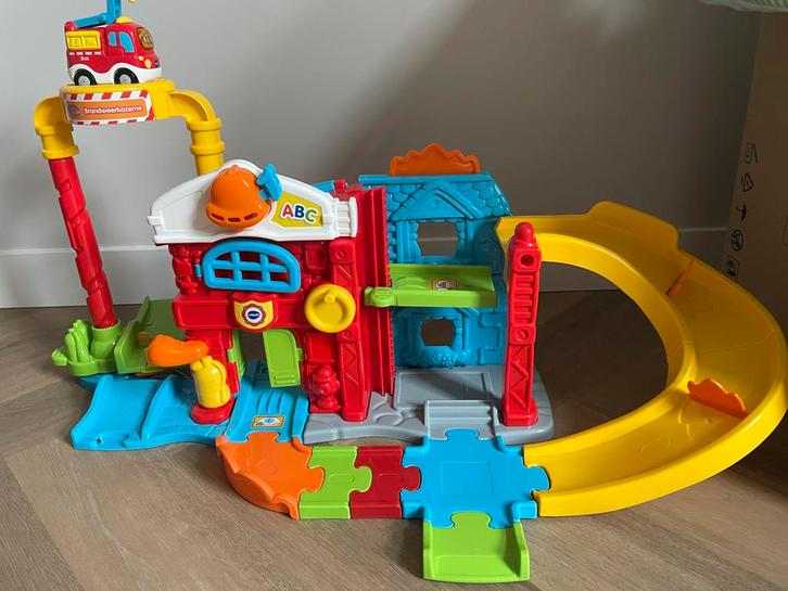 Vtech Toet Toet Brandweerkazerne - incl 2 autos, Kinderen en Baby's, Speelgoed | Overig, Zo goed als nieuw, Jongen of Meisje, Ophalen of Verzenden