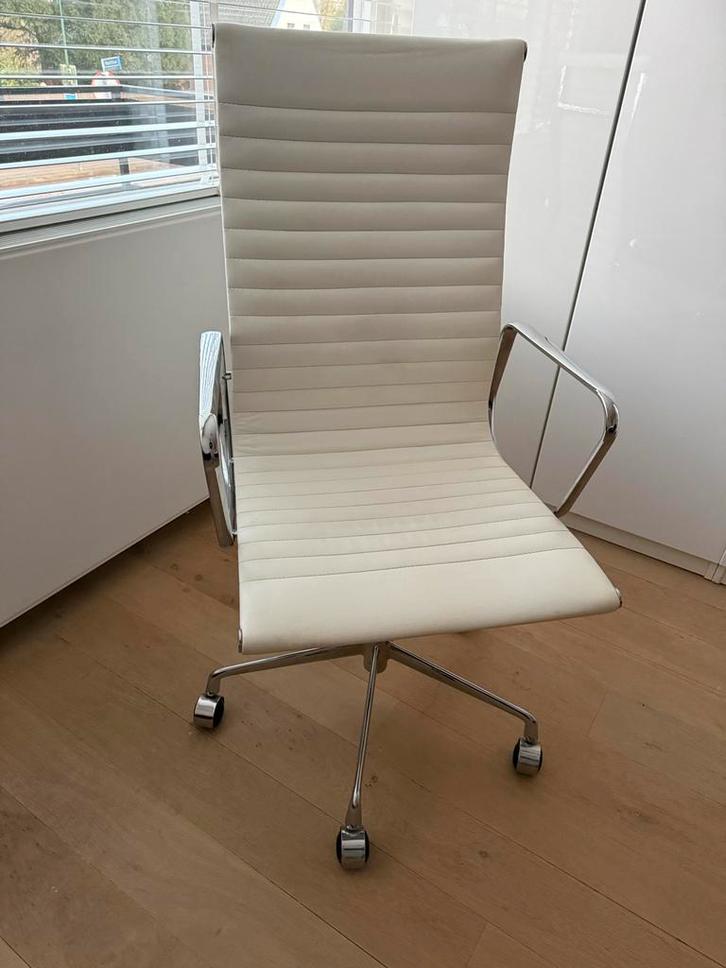 Witte bureaustoel in goede staat (aemes-stijl), Huis en Inrichting, Bureaustoelen, Zo goed als nieuw, Bureaustoel, Wit, Ergonomisch