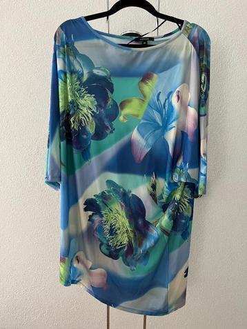 COMMA asymmetrische top shirt met floral design 44