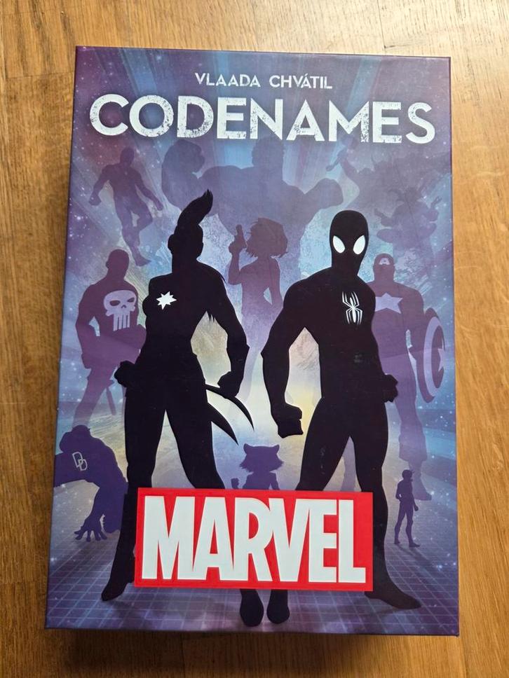 Codenames Marvel, Hobby en Vrije tijd, Gezelschapsspellen | Kaartspellen, Zo goed als nieuw, Drie of vier spelers, Vijf spelers of meer