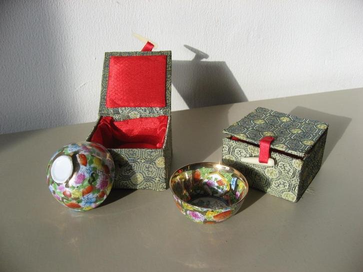 Black Friday: Twee miniatuur Chinese eierschaal kommetjes, Antiek en Kunst, Antiek | Porselein, Ophalen of Verzenden