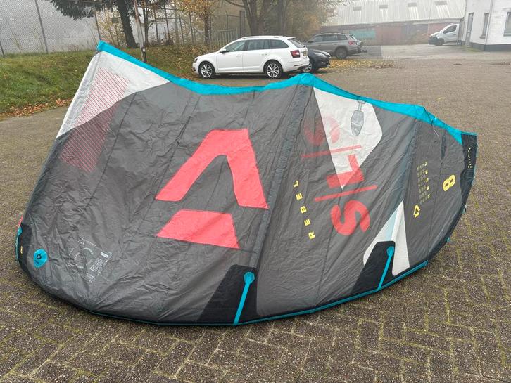 DUOTONE Rebel SLS 8m (2022), Watersport en Boten, Kitesurfen, Zo goed als nieuw, Kite, 8 m², Geen board, Ophalen of Verzenden