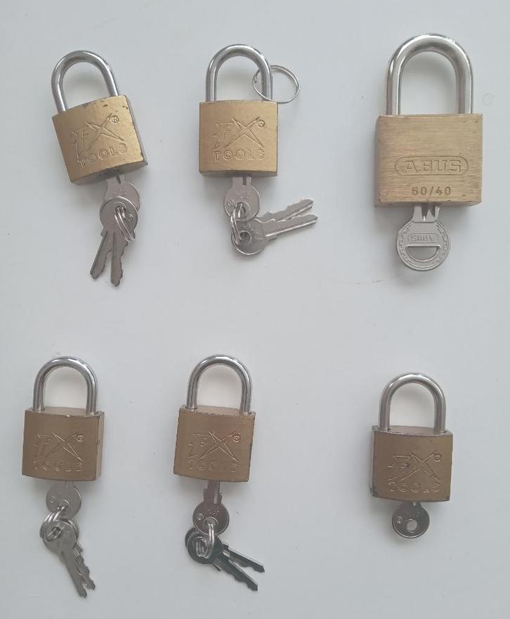Meerdere slotjes, Doe-het-zelf en Verbouw, Hang- en Sluitwerk, Zo goed als nieuw, Slot, Verzenden