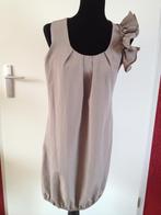 Beige taupe tuniek/jurk met aparte schouder Maat M, Ophalen of Verzenden, Zo goed als nieuw, Maat 38/40 (M), Beige