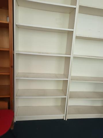 boekenkast beschikbaar voor biedingen