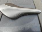 Zo goed als nieuwe fizik arione titanio koerszadel, Ophalen of Verzenden, Zo goed als nieuw, Racefiets, Zadel