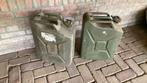 2 Metalen Benzinetanks - Jerrycans, Auto diversen, Overige Auto diversen, Ophalen
