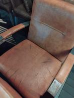 2 Leren fauteuils met gebruikerssporen, Ophalen
