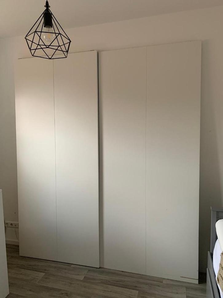 Ikea schuifdeuren HASVIK - wit - 2 x 2,36 m¹, Huis en Inrichting, Kasten | Kledingkasten, Zo goed als nieuw, 200 cm of meer, 200 cm of meer