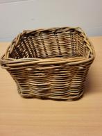 Rieten mandje vierkant., Huis en Inrichting, Woonaccessoires | Schalen en Manden, Gebruikt, Mand, Vierkant, Ophalen of Verzenden