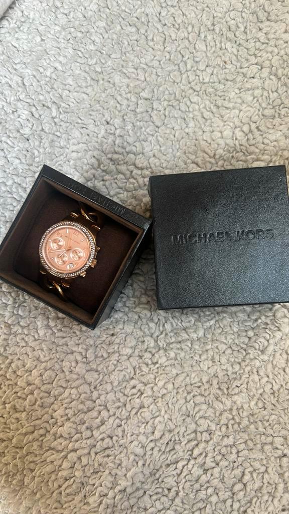 Michael kors horloge echt (goudkleur), Sieraden, Tassen en Uiterlijk, Horloges | Dames, Zo goed als nieuw, Overige merken, Goud