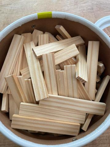 Houten bouwblokken beschikbaar voor biedingen