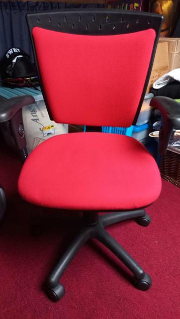 Rode Bureaustoel - Comfortabel en Stijlvol! beschikbaar voor biedingen