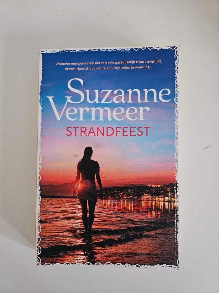 Strandfeest - Suzanne Vermeer, Boeken, Romans, Zo goed als nieuw, Nederland, Ophalen of Verzenden