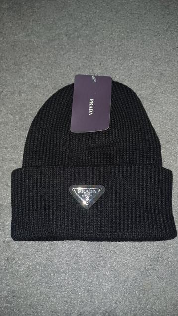Prada muts nieuw beschikbaar voor biedingen