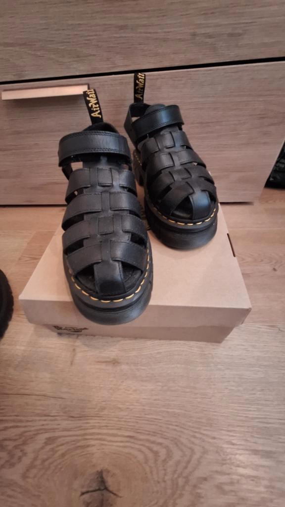 Dr. Martens Sandalen - Maat 42, Kleding | Dames, Schoenen, Zo goed als nieuw, Slippers, Zwart, Ophalen of Verzenden