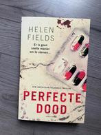 Perfecte Dood - Helen Fields, Ophalen of Verzenden, Zo goed als nieuw, Nederland