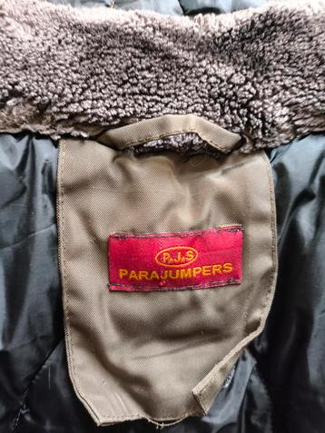Parajumper jas beschikbaar voor biedingen