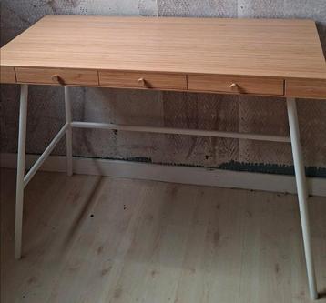 Bureau ikea  beschikbaar voor biedingen
