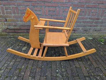 Schommelpaard beschikbaar voor biedingen