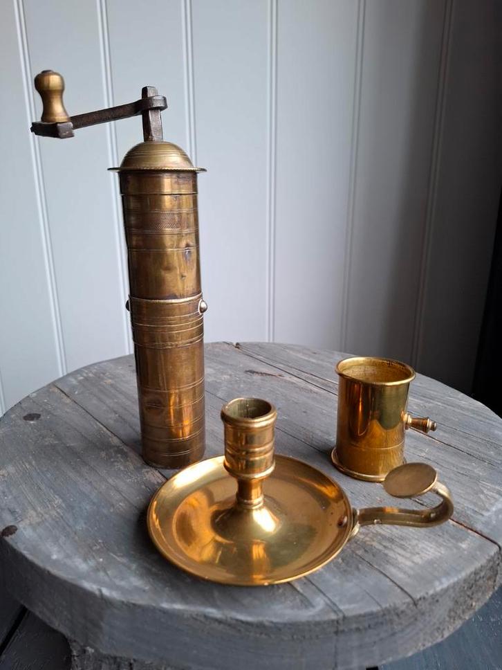 Antiek Koper Set: Koffiemolen, Kandelaar, en Maatbeker, Antiek en Kunst, Antiek | Koper en Brons, Koper, Ophalen of Verzenden