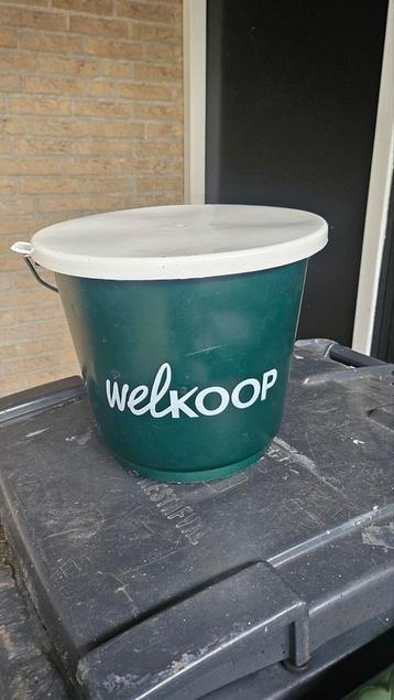 Voeremmers met deksel 4 stuks beschikbaar voor biedingen