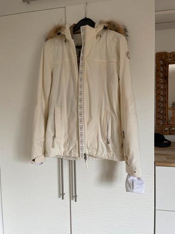 Luhta Winterjas Maat 40 - Nieuwstaat! beschikbaar voor biedingen