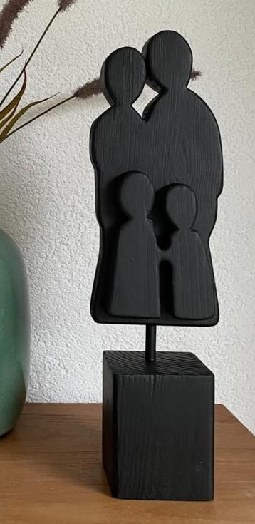 Sculptuur van hout - Familie / gezin van 4 - hoog 40 cm. beschikbaar voor biedingen